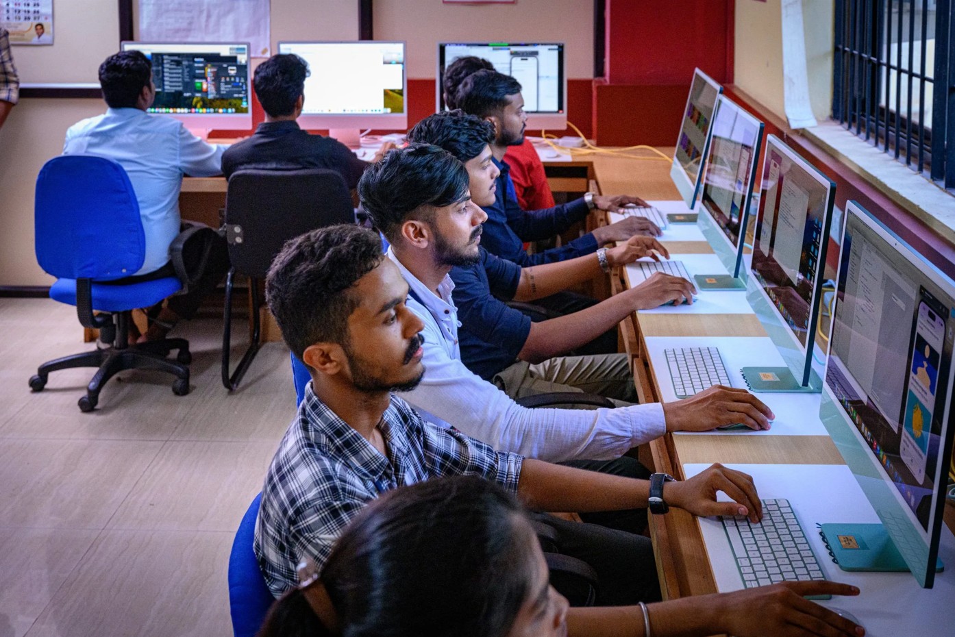 Why Short Online Matches Are Perfect Training For Micro Shayari Writing